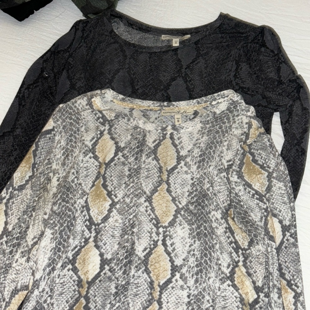 Size medium express. Bundle deal. Snake skin.